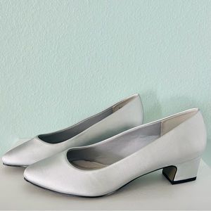 Easy Street Women's Prim Dress Pump/Dance Shoes size 8.5W